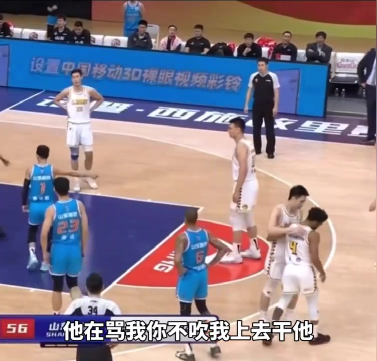 被庫(kù)克罵毛了？高詩(shī)巖對(duì)裁判說(shuō)：他再罵我你不吹，我就上去干他?。ǜ咴?shī)巖對(duì)新疆）